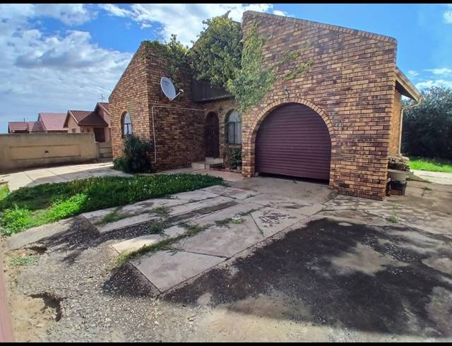 3 BEDROOM HOUSE FOR SALE IN SEBOKENG ZONE 17